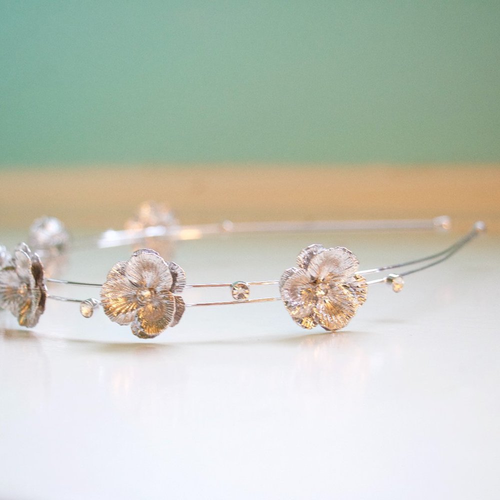 ANTHROPOLOGIE Silver Floral Metal Headband Crystal